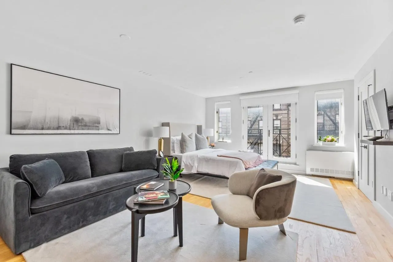 Luxe Studio Suite With Charming Juliet Balcony New York Verenigde Staten