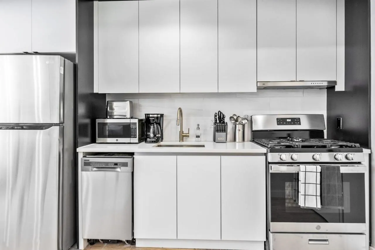 Luxe Studio Suite With Charming Juliet Balcony New York Vakantiehuis
