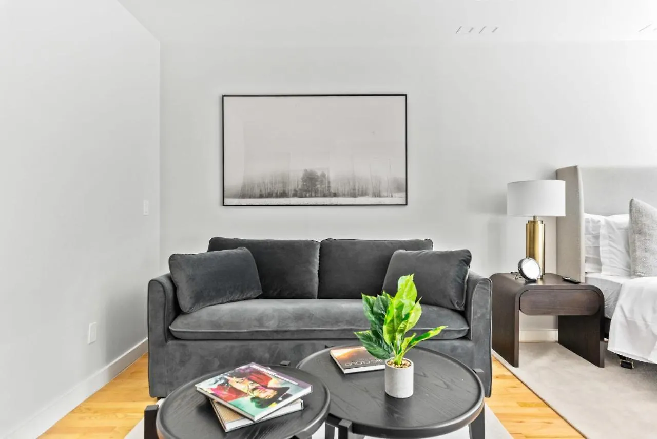 Vakantiehuis Luxe Studio Suite With Charming Juliet Balcony New York Verenigde Staten