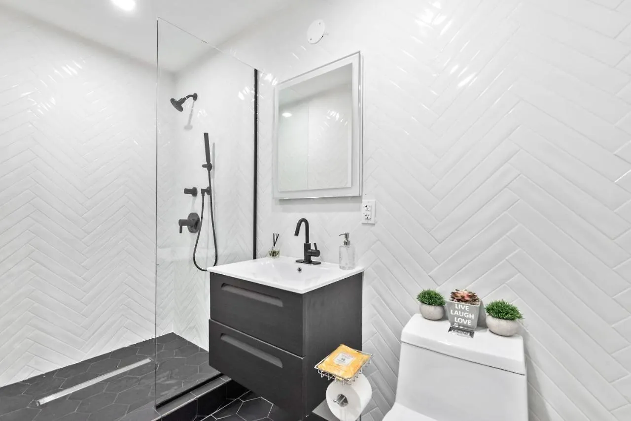 Luxe Studio Suite With Charming Juliet Balcony New York Vakantiehuis